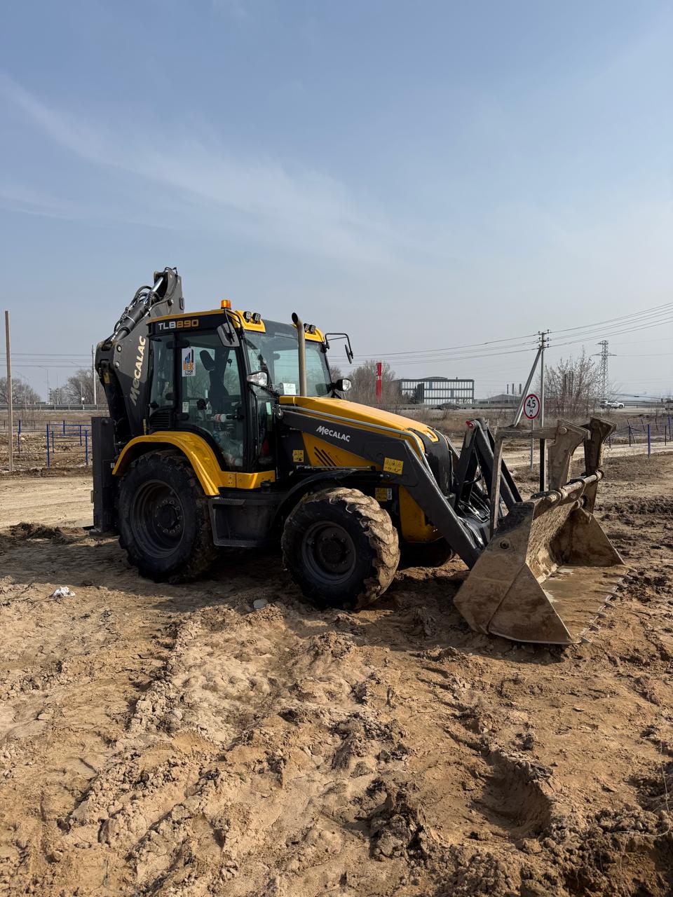 Mecalac TLB890 — аренда в Алматы